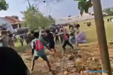 Viral, Aksi Tawuran Warnai Gerak Jalan Hingga Sekolah Rusak Dilempari Batu 16 Viral, Aksi Tawuran Warnai Gerak Jalan Hingga Sekolah Rusak Dilempari Batu