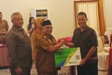 Disnaker Kabupaten Blitar Manfaatkan Dana Cukai 913 Juta, untuk 6 Ribu Lebih Peserta Asuransi Jiwa Sedulur Tani 6 Disnaker Kabupaten Blitar Manfaatkan Dana Cukai 913 Juta, untuk 6 Ribu Lebih Peserta Asuransi Jiwa Sedulur Tani