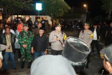 Jaga Kondusifitas, Polres Blitar Bersama TNI dan Warga Gelar Patroli