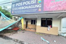 Pos Polisi yang dirusak oleh tersangka.