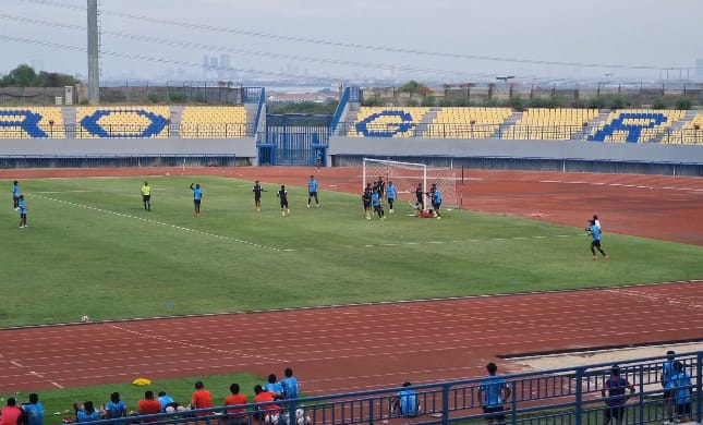laga uji coba antara Gresik United vs Persela Lamongan