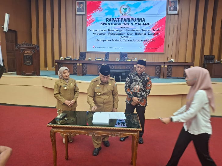 Bupati Malang HM Sanusi saat menyampaikan RAPBD 2026 di Gedung DPRD Kabupaten Malang