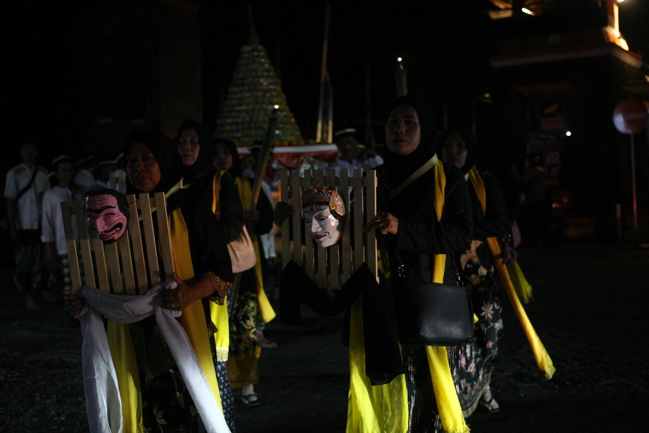 Festival Sekarbanjar 2025, Merawat Asal Asul dan Nilai Luhur Warisan Leluhur 6 pementasan topeng menak, meriahkan Festival Sekarbanjar ke 3 yang dibuka resmi oleh Sekertaris PCNU Kota Malang. (Foto Istimewa)