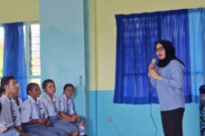 Sat Resnarkoba Polres Batu terus gencar masuk sekolah untuk membentengi generasi muda dari ancaman narkoba, salah satunya di SMA Katholik Yos Sudarso Kota Batu.