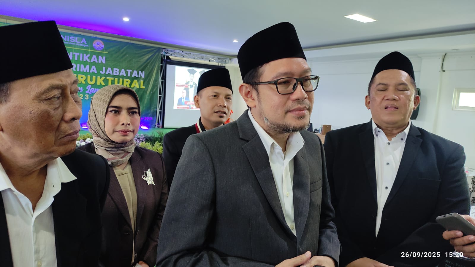 Gus Maksum, menyampaikan harapannya agar Unisla terus berinovasi dan menjadi kampus terdepan.