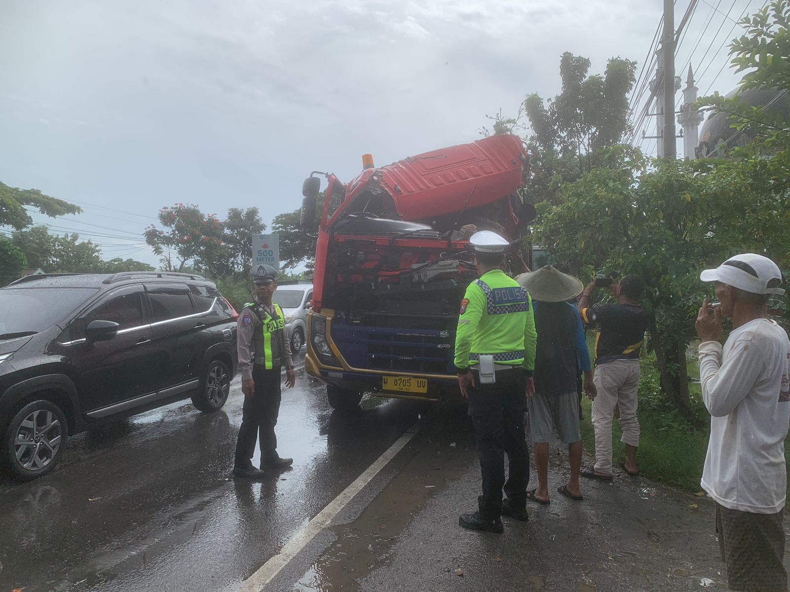 Truk Tangki Tabrak Bus di Pantura Lamongan
