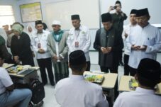 Menteri Agama Pantau Langsung Program MBG dan CKG di Jombang