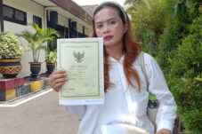 Janda di Malang Dilaporkan Merusak Rumahnya Sendiri, Diduga Korban Mafia Tanah 21 Janda di Malang Dilaporkan Merusak Rumahnya Sendiri, Diduga Korban Mafia Tanah