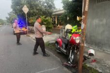 Hantam Tiang Listrik, Pemotor di Blitar Tewas