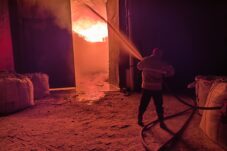 Kebakaran Lakap Gudang Kayu PT Rajawali di Driyorejo Gresik