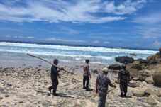 Polres Malang Bersama Tim Gabungan Lakukan Pencarian Dua Wisatawan Hilang Terseret Ombak di Pantai Modangan
