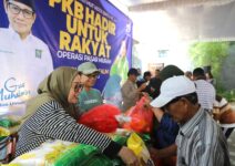 PKB Hadir untuk Rakyat, Sekjen M Hasanuddin Wahid Layani Warga di Pasar Murah Batu