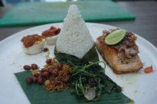 Premier Place Hotel Sidoarjo Hadirkan Menu Fusion Salmon Sambal Matah