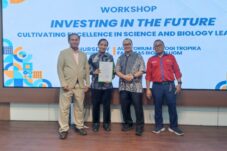 SMA Al Hikmah IIBS Batu menandatangani MoU kerjasama dengan Fakultas Biologi Universitas Gadjah Mada (UGM) di Kampus Fakultas Biologi UGM, Yogyakarta.