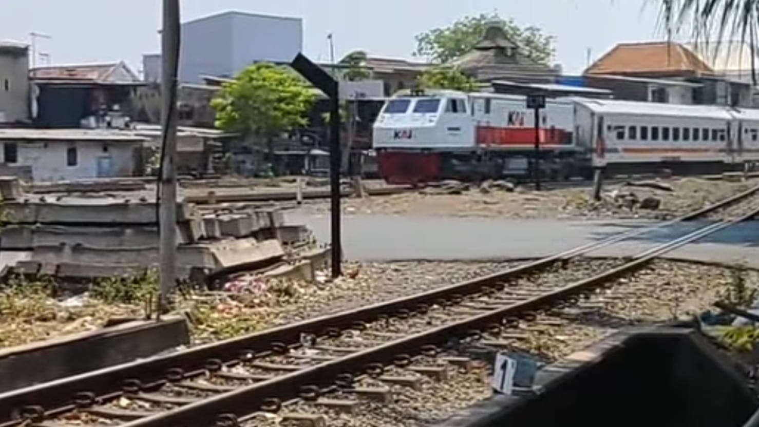 PT Kereta Api Indonesia (Persero) Daerah Operasi (DAOP) 8 Surabaya Batasi Penggunaan Powerbank Dalam Gerbong Kereta 1 PT Kereta Api Indonesia (Persero) Daerah Operasi (DAOP) 8 Surabaya Batasi Penggunaan Powerbank Dalam Gerbong Kereta