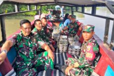 Butuh Satu Jam Menggunakan Perahu untuk Antar Makan Bergizi Gratis ke Sekolah Terpencil di Sidoarjo 17 IMG 20251029 WA0028