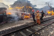 Kafe di Pinggir Rel Kereta Api di Gresik Hangus Dilalap Api, Dua Orang Luka Bakar