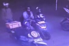 Terekam CCTV, Motor Warga Waru Raib Digondol Maling Saat Belanja di Minimarket