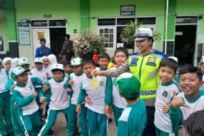 Satlantas Polres Malang Gencarkan Edukasi ke Pelajar hingga Pengemudi Ojol