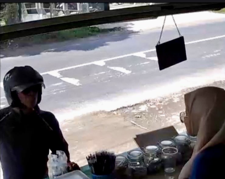 Mengaku Intel Seorang Pria Gasak HP Pedagang Es Teh di Tambakberas Jombang