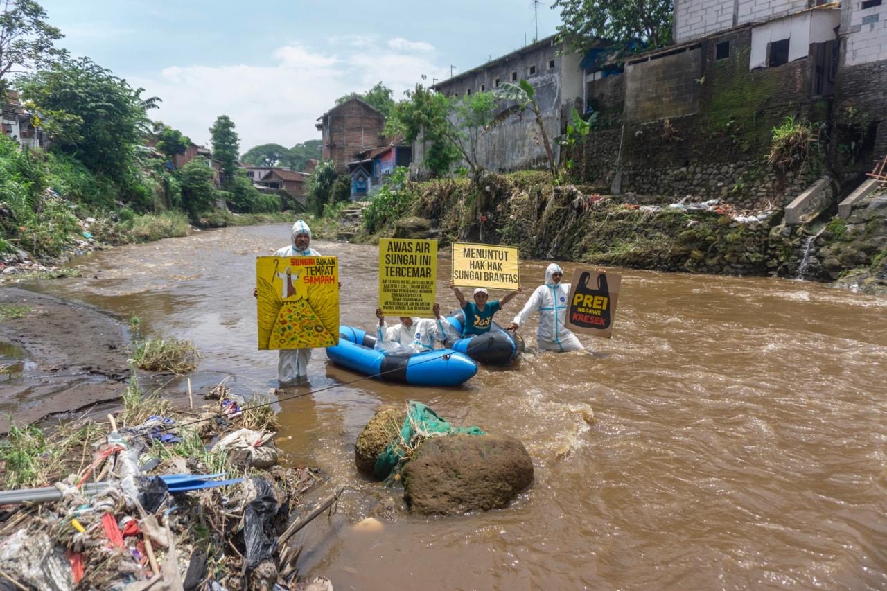 ECOTON Sebut Pencemaran Air di Sungai Brantas Kota Malang Makin Parah 3 ECOTON Sebut Pencemaran Air di Sungai Brantas Kota Malang Makin Parah