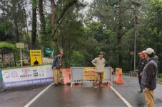 Jalur Batu–Mojokerto via Cangar–Pacet Ditutup Total Akibat Longsor