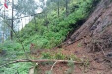 Longsor Terjang Jalur Alternatif Batu–Mojokerto di Gajah Mungkur