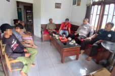 Tak terima Dipukul Pakai Sapu, Seorang Anak Adukan Ibu Sendiri ke Layanan 110