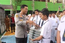 Kapolresta Sidoarjo Tinjau Distribusi Makan Bergizi Gratis di Porong