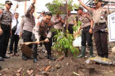 Serdik Sespimma Angkatan ke-74 Gelar Aksi Lingkungan: Tanam Pohon dan Lepasliarkan Burung