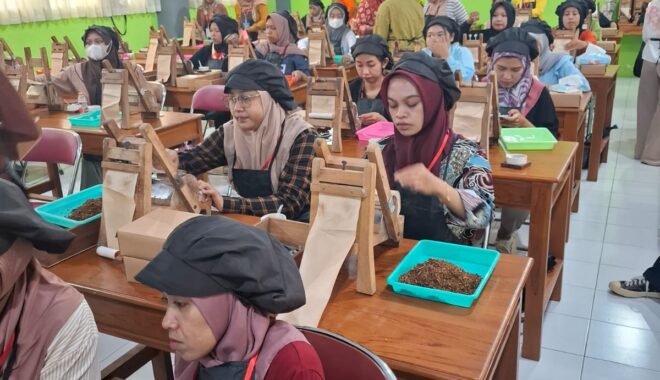 Perdana, Disperindag Kabupaten Blitar Kirim 15 Sampel Rokok ke Jember untuk Pastikan Layak Edar 2 IMG 20251117 WA0063