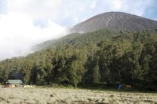 Mitos Gunung Semeru: Kisah Mistis di Balik Puncak Tertinggi Tanah Jawa