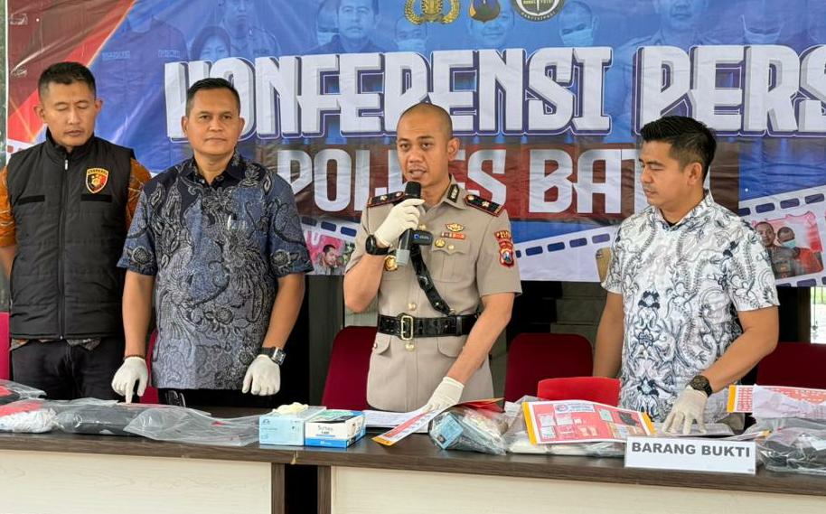Polisi Ungkap Kronologis Aksi Biadab Pelaku Pembacok dan Pengeroyok Dua Musisi Underground di Kota Batu 2 Polisi Ungkap Kronologis Aksi Biadab Pelaku Pembacok dan Pengeroyok Dua Musisi Underground di Kota Batu