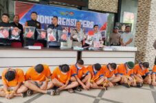 Wakapolres Batu Kompol Danang Yudanto membeberkan kronologi pengungkapan lima kasus penyalahgunaan narkotika dengan enam tersangka dari jaringan berbeda. (Moch. Firman/Tagarjatim.id)