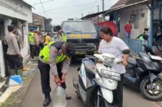 Polres Malang Salurkan Bantuan Air Bersih untuk Warga Sumberngepoh yang Terisolir Akibat Longsor