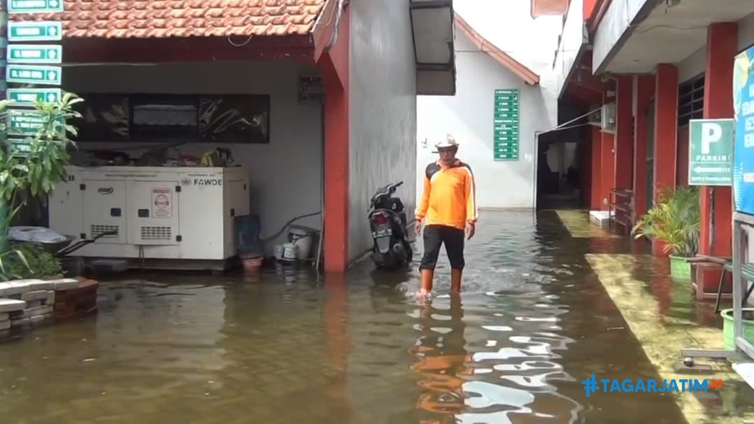 Delapan Hari Wilayahnya Terendam Banjir, Ratusan Warga Mulai Alami Gatal-gatal 1 Delapan Hari Wilayahnya Terendam Banjir, Ratusan Warga Mulai Alami Gatal-gatal