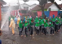 Peringati Hari Pahlawan, Siswa SD di Jember Belajar dan Apresiasi Dedikasi Petugas Pemadam Kebakaran