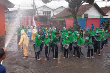 Peringati Hari Pahlawan, Siswa SD di Jember Belajar dan Apresiasi Dedikasi Petugas Pemadam Kebakaran