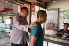 Jalan Kaki ke Surabaya untuk Cari Pekerjaan, Pria Asal Banten Singgah di Rumah Ipda Purnomo