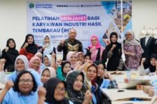 Pelatihan Menjahit, Pemkot Malang Siapkan Pekerja Industri Hasil Tembakau Naik Kelas