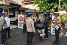 Propam Polres Malang Cek Kelengkapan Berkendara Personel dan ASN