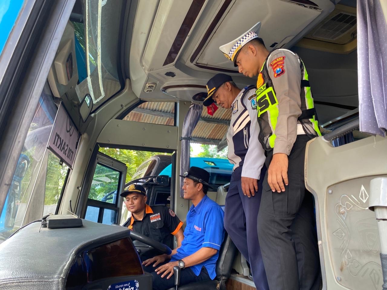 56eb2840 04ba 488a bc5e 243dc60e1de7