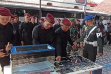 Lapas Kelas II B Ngawi Musnahkan 54 Handphone Selundupan Hasil Razia Di Blok Kamar Warga Binaan