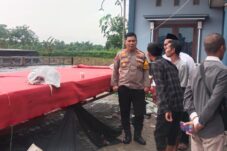 Cuaca Ekstrem Tumbangkan Pohon dan Robohkan Panggung Hajatan di Kembangbahu 5 IMG 20251208 WA0065