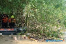 Jenazah Ferdinan Junior Ilot, Ditemukan 4 Km dari Titik Awal Tenggelam 15 Jenazah Ferdinan Junior Ilot, Ditemukan 4 Km dari Titik Awal Tenggelam