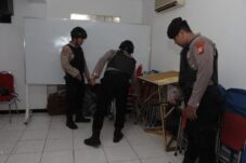 Jelang Natal, Polres Lamongan Lakukan Pengamanan Gereja 7 IMG 20251212 WA0137