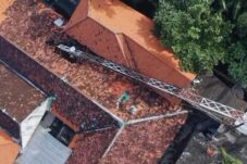 Diterpa Angin Kencang, Tower Disdukcapil Roboh dan Timpa Kantor Kecamatan Krian 8 IMG 20251228 WA0039