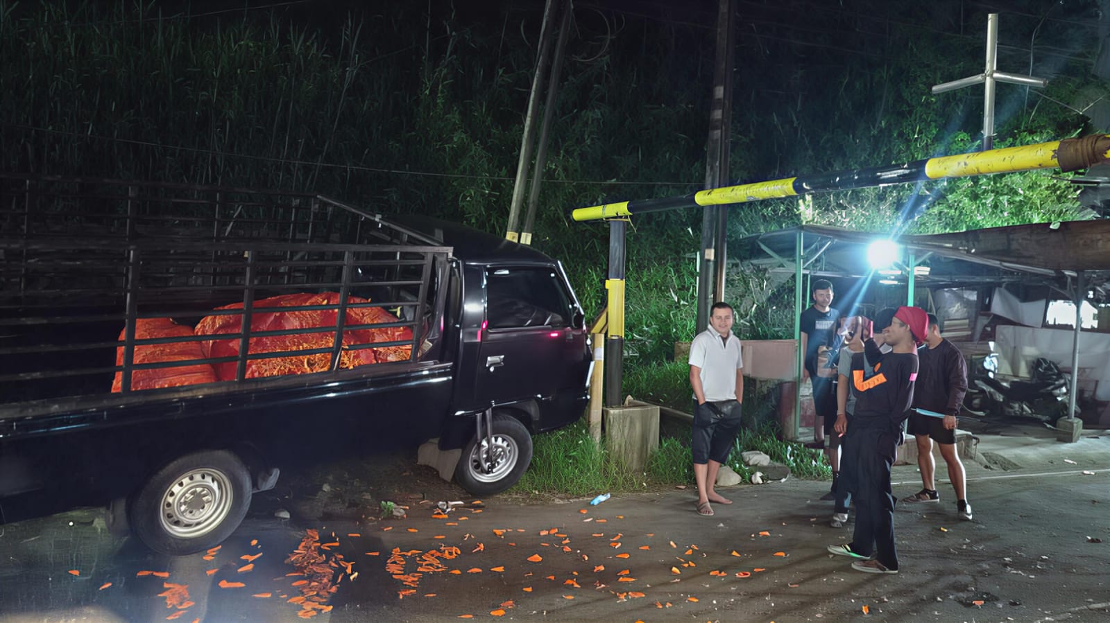 Kecelakaan Kembali Terjadi di Jalur Klemuk Batu, Pick Up Muatan Wortel Tabrak Elf 2 IMG 20251228 WA0040