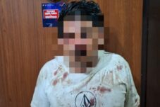 Tersangka Nir Hadi alias Kendil saat diamankan Unit Resmob Polres Batu usai melakukan aksi penganiayaan di Pujon. (Foto: Moch. Firman/tagarjatim.id)