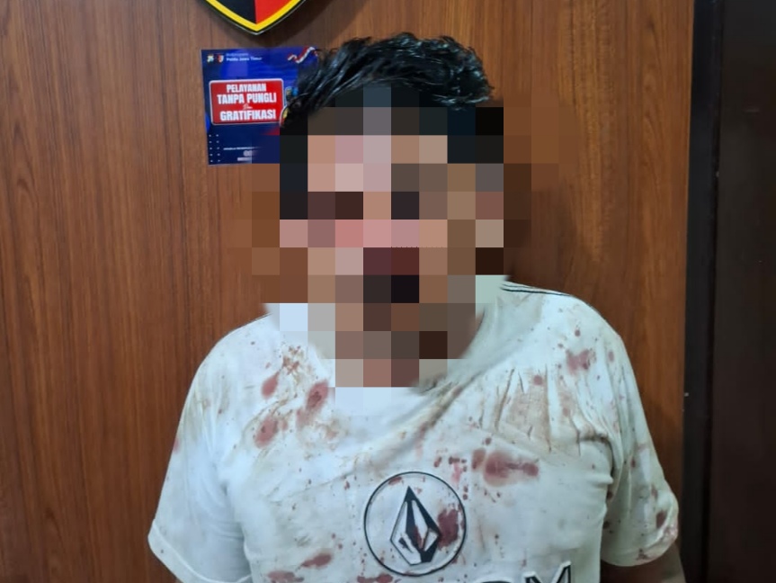 Tersangka Nir Hadi alias Kendil saat diamankan Unit Resmob Polres Batu usai melakukan aksi penganiayaan di Pujon. (Foto: Moch. Firman/tagarjatim.id)